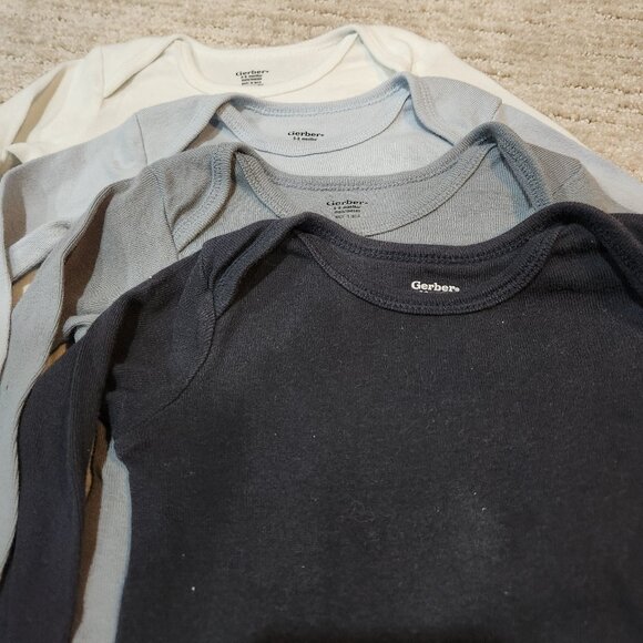🌻5/$25🌻 4 Gerber long sleeve neutral onesies - Picture 2 of 2